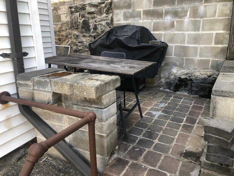 Building Photo - 19 Pitman St