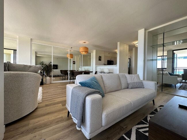 Building Photo - Stunning Panoramic Ocean Views! Fully furnished, fully renovated, 2 bedroom, 2 bathroom unit at W...