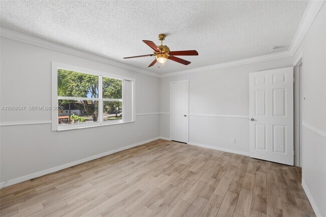 Building Photo - 6929 SW 38th St