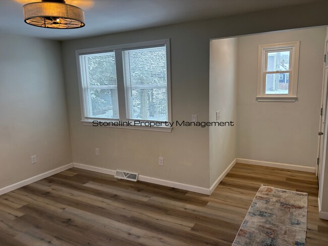 Building Photo - Fully Renovated Cottage For Rent in Riverside!