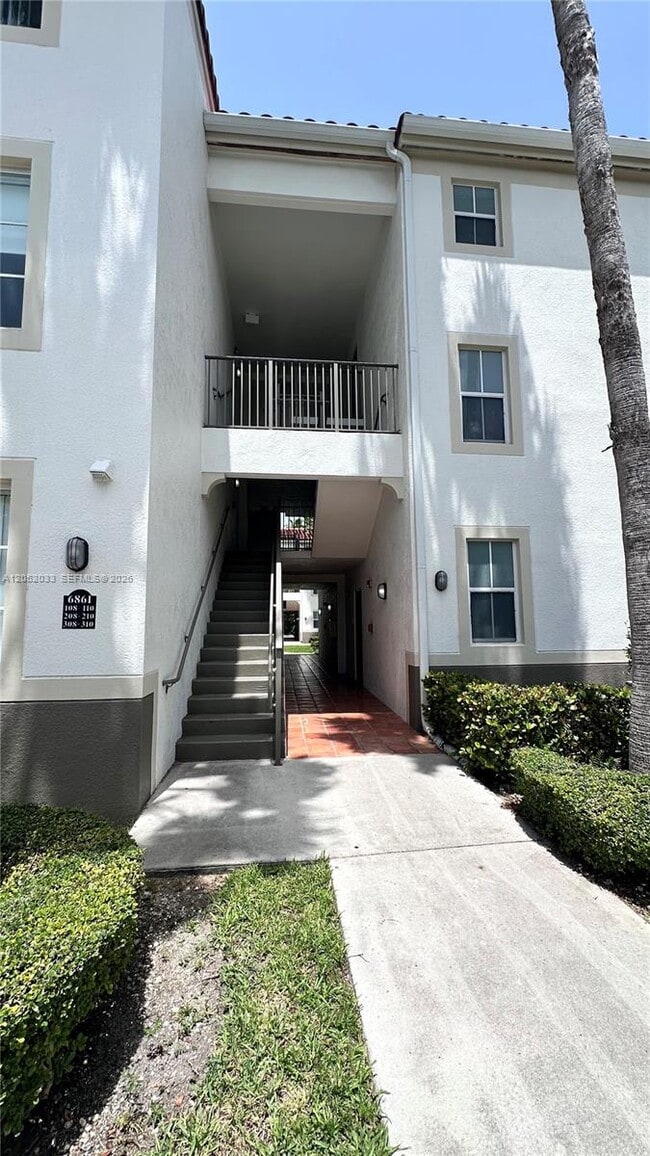 Building Photo - 6861 SW 44th St