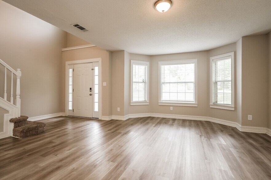 Building Photo - 355 Emerald Trce
