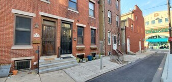 Building Photo - 606 S Delhi St