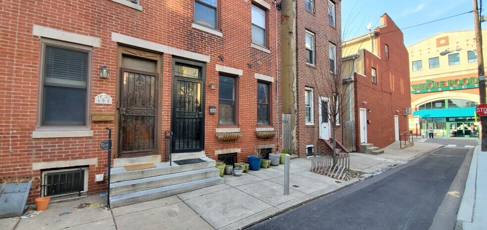 Primary Photo - 606 S Delhi St