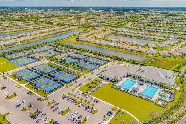 Building Photo - 11583 SW Oceanfront Ct