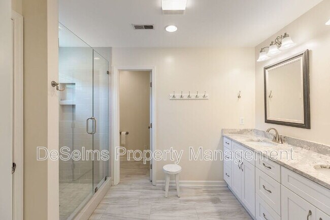 Building Photo - 1405 S Glenleigh Ct
