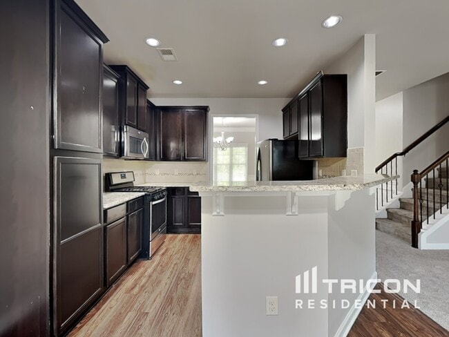 Building Photo - 5030 Glencliff Dr