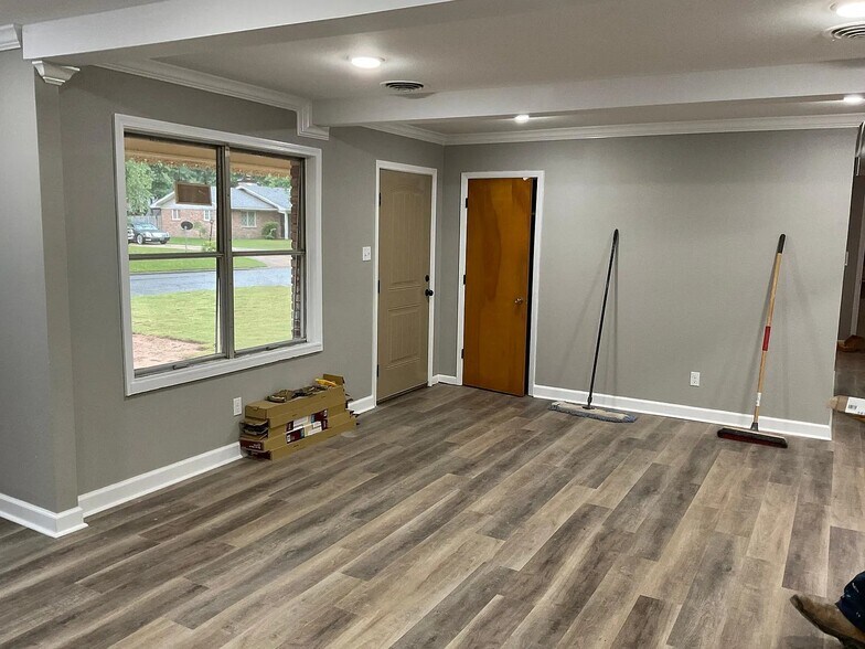 Building Photo - 2209 W 40th Ave