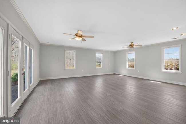 Building Photo - 21733 Oatlands Rd