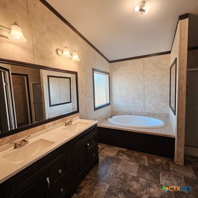 Building Photo - 1065 Tamarack Dr