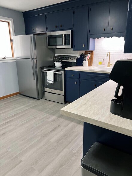 Building Photo - 508 Elm St