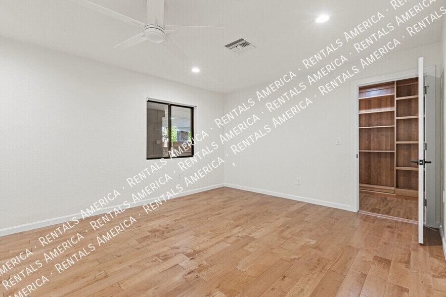 Building Photo - 7007 N Vía De Manana