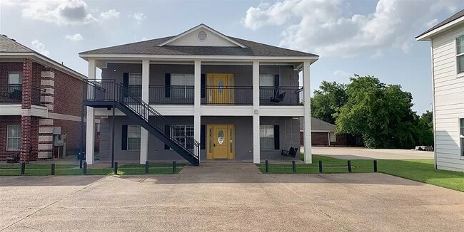 Primary Photo - 1609 Wood Ave
