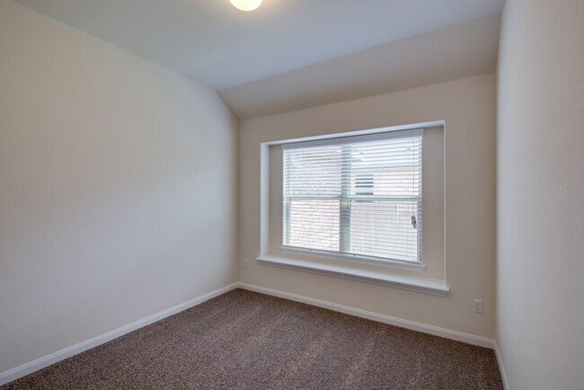 Building Photo - 501 Blue Agave Ln