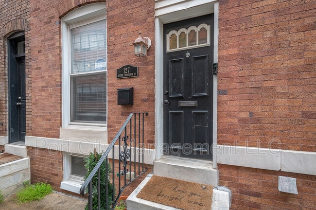 Building Photo - 127 S Robinson St