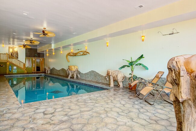 Building Photo - 8280 Queen St