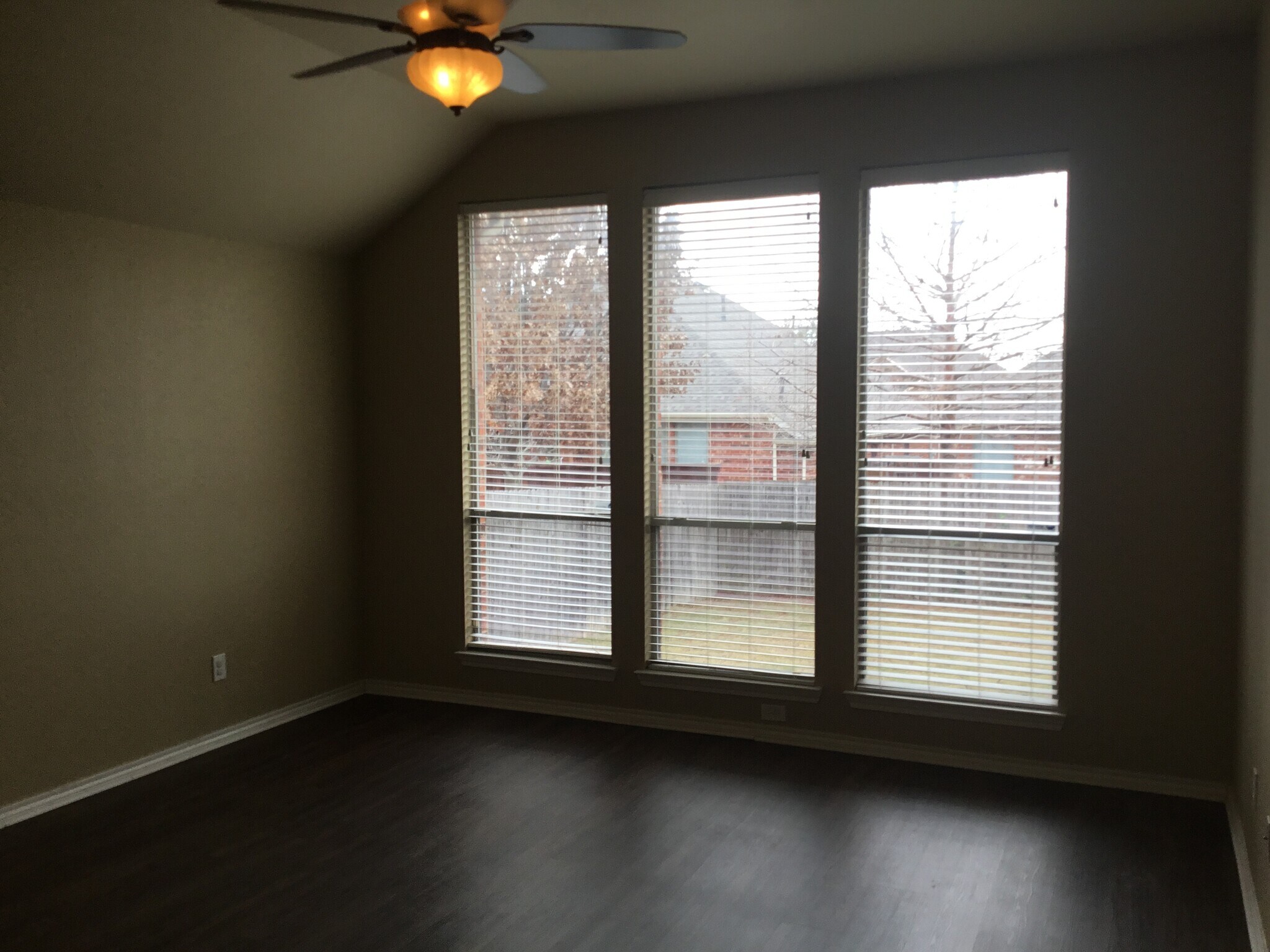 Building Photo - 4112 Chloe Ln