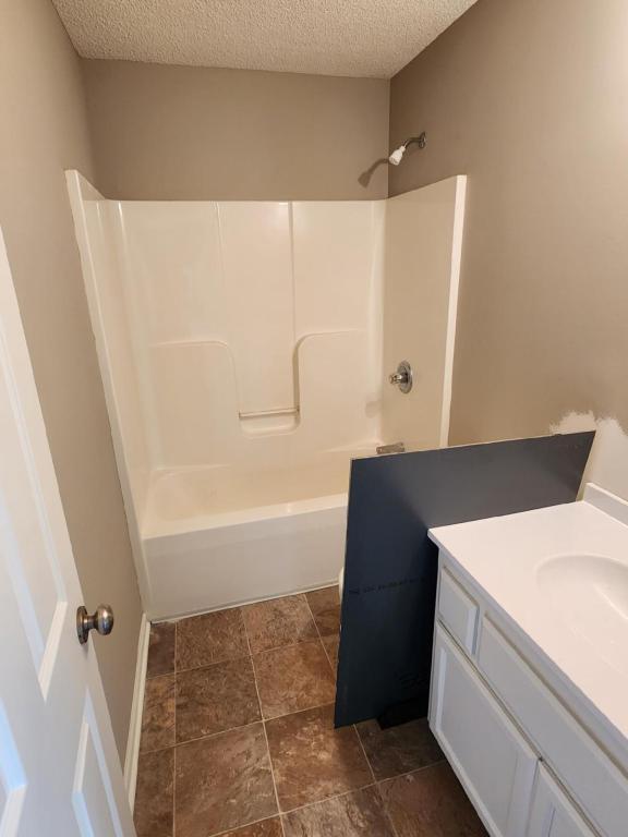 Building Photo - 2224 Chanticleer
