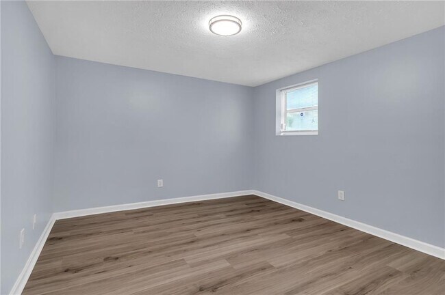 Building Photo - 2496 Shiloh Dr