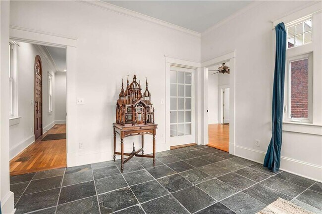 Building Photo - 787 Flat Shoals Ave SE