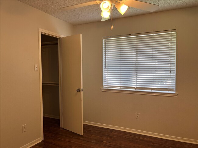 Building Photo - 2703 Hot Springs Dr