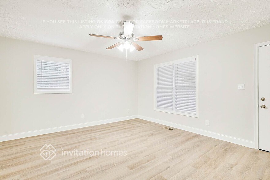 Building Photo - 5484 Pine Dr SW