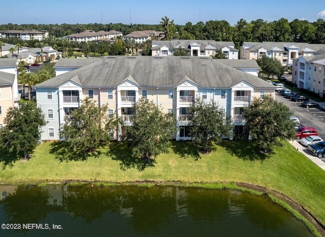 Building Photo - 8226 Green Parrot Rd