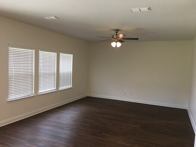 Building Photo - 3173 Creek Village Ln