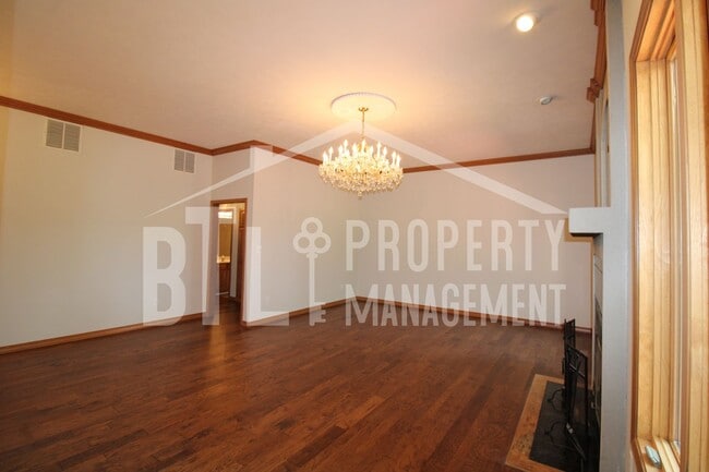 Building Photo - Beautiful 3 Bedroom 2 Bathroom Home!
