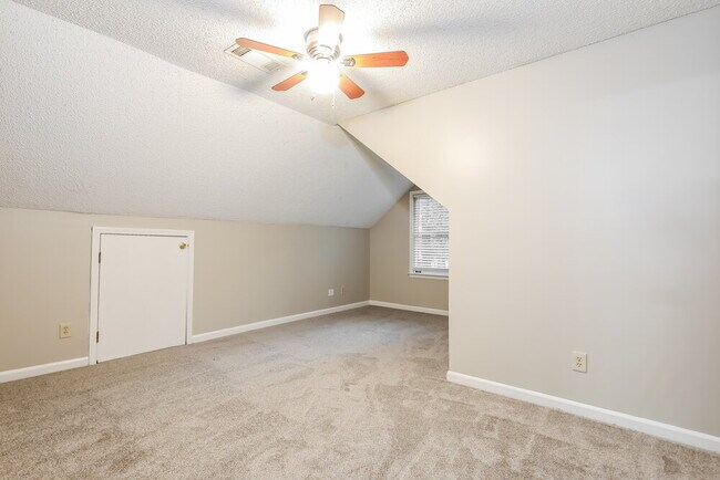 Building Photo - 337 Summer Pl