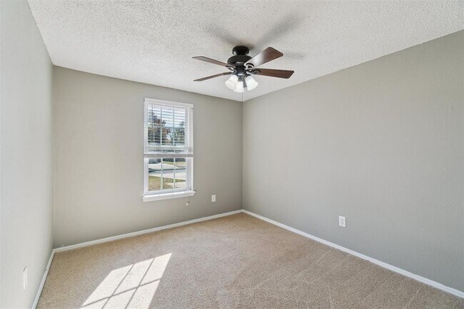 Building Photo - 1205 Swan Lake Rd