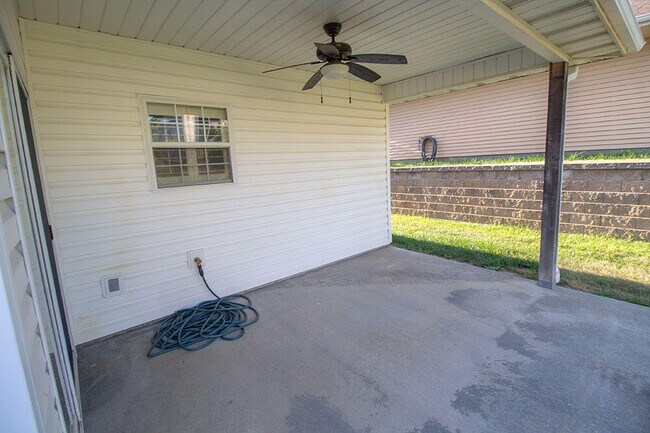 Building Photo - 6900 Madison Creek Dr