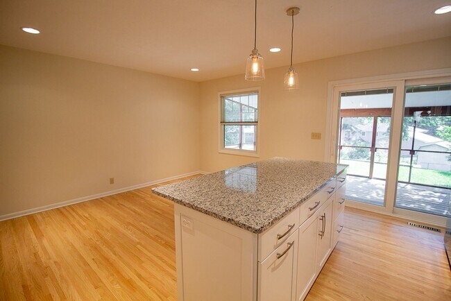 Building Photo - Beautiful 4 Bedroom House | 126th & Center