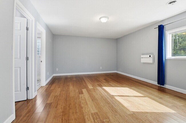 Building Photo - $3,045.95, 3 bed, 2 bath house in Denver with Fenced in Yard and In Unit Laundry!