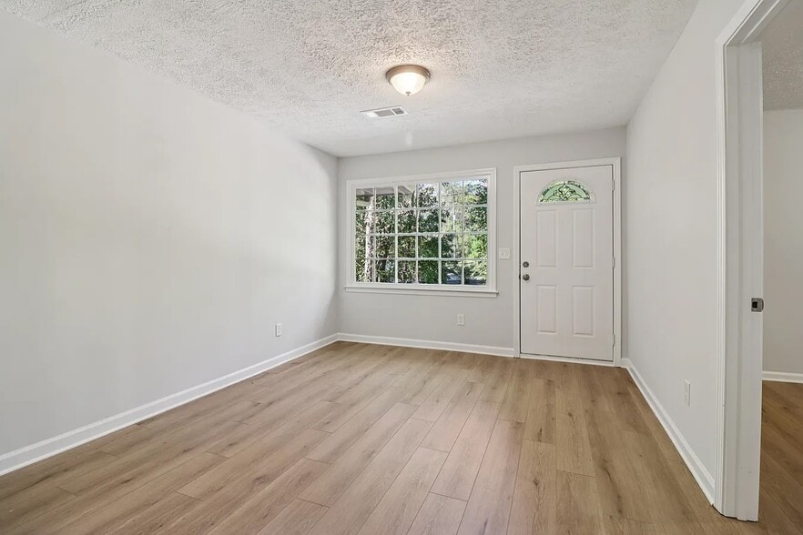 Living Room - 231 Brock Dr