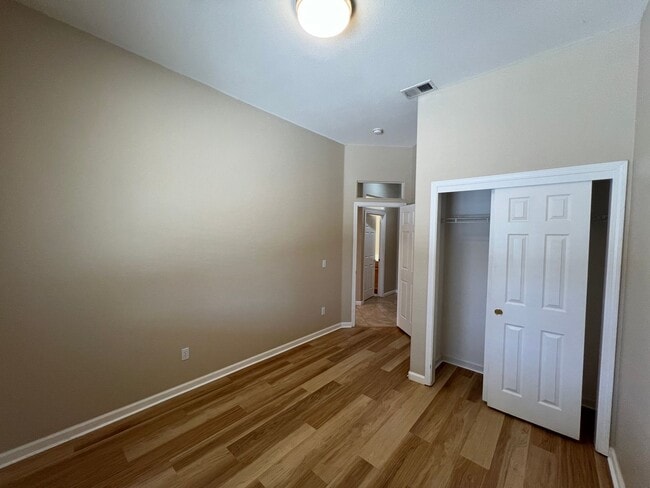 Building Photo - 4-bedroom single story located in Sylvan S...