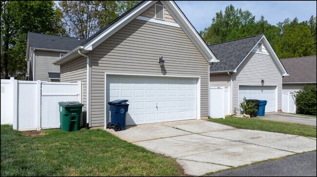 Building Photo - Fenced Yard in Cornelius with Detached Garage
