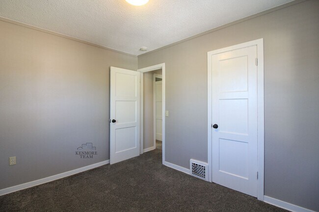 Building Photo - 3 Bedroom, 1 Bath Duplex in Richland