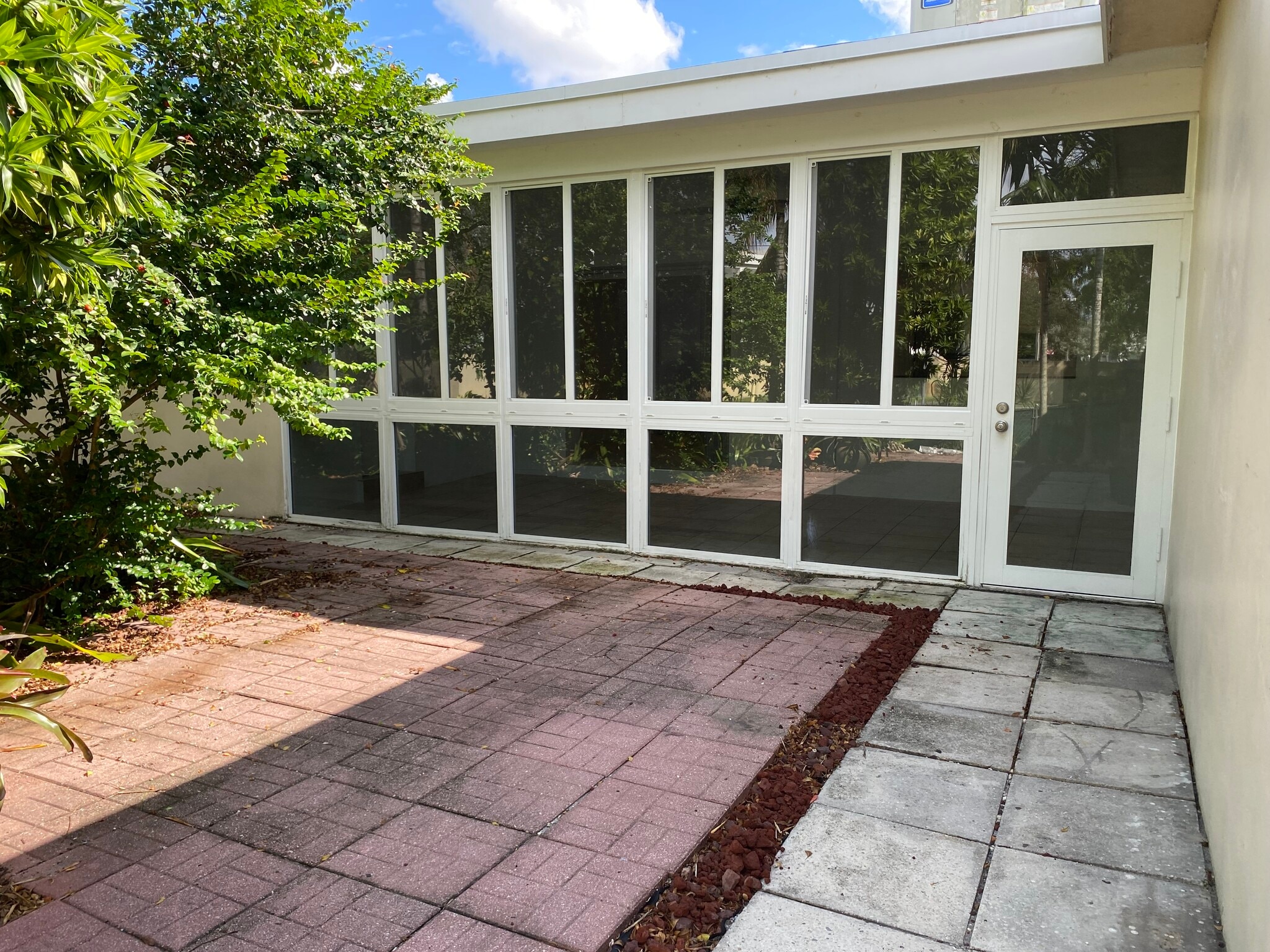 Backyard & Garden Room Windows - 4117 Van Buren St