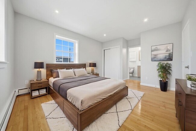 Building Photo - 11 Schubert St