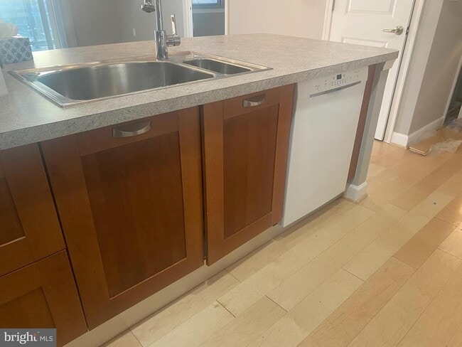 Building Photo - 5750 Bou Ave