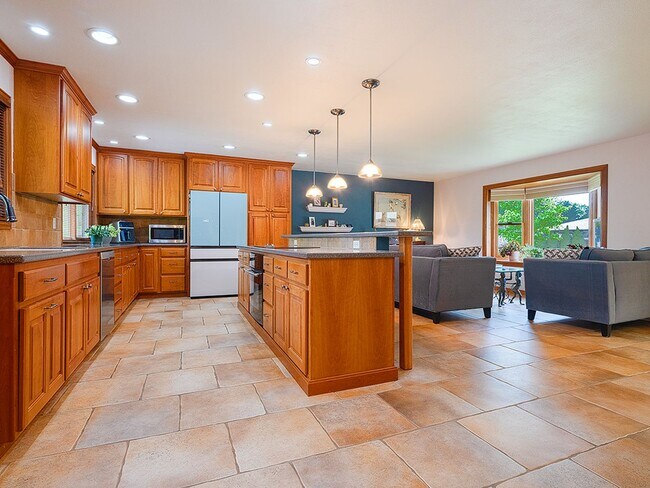Building Photo - $1000 OFF Move In Special! Spacious 4-Bedr...