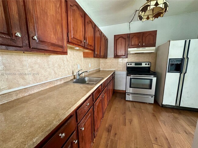 Building Photo - 1987 NE 171 St