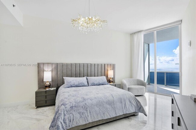 Building Photo - 16001 Collins Ave