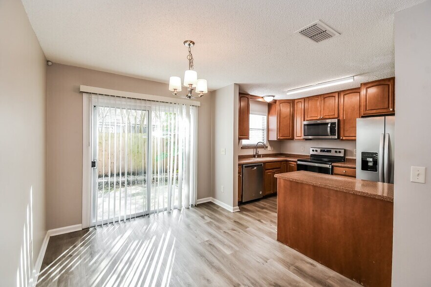 Building Photo - 4030 Laurelwood Dr