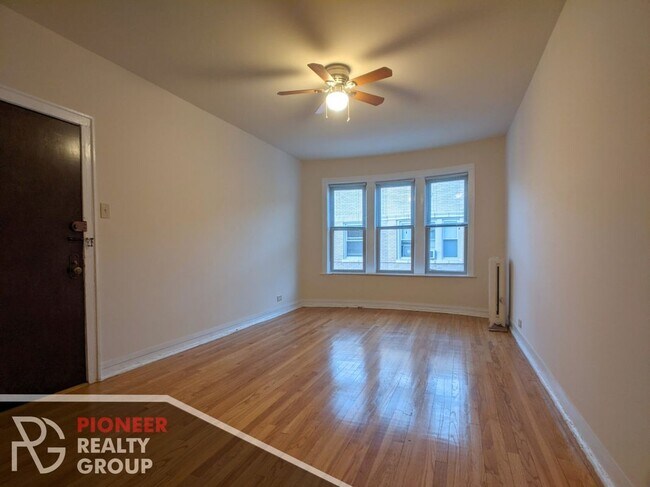 Building Photo - 4225 N Paulina St