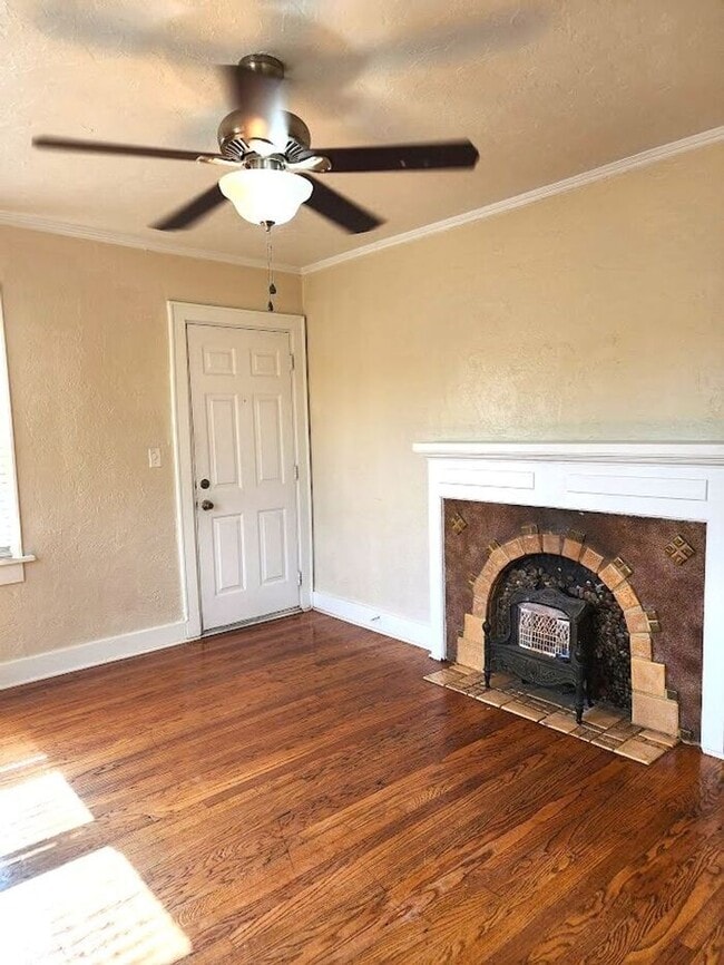Building Photo - 1 Bed 1 Bath Upstairs Garage Apt in the Mi...