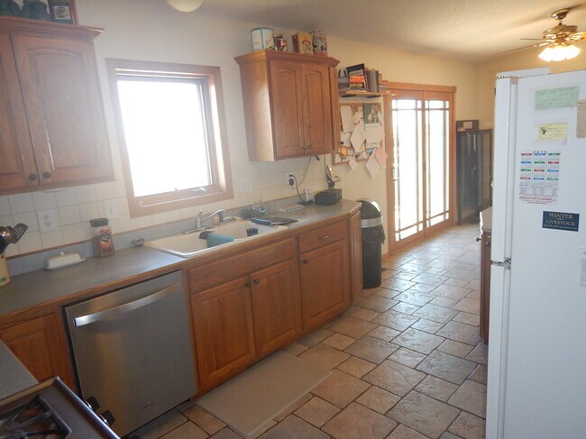 Building Photo - 35270 W Walker Rd