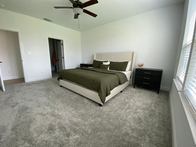 Building Photo - 11808 Paseo de los Lagos Ln