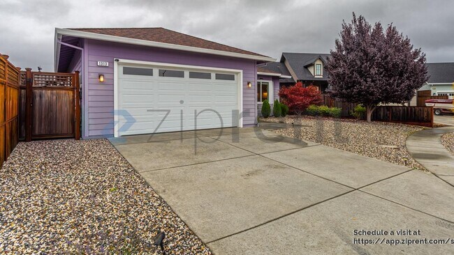 Building Photo - 1313 Crestview Ct